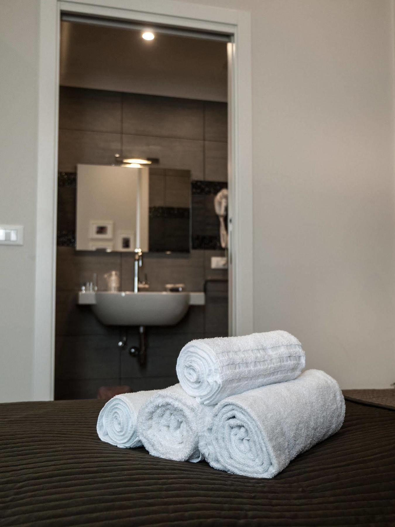 Bed Milano Linate Hotel Ngoại thất bức ảnh